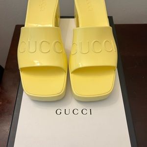 GUCCI RUBBER Banana Slide Sandals
